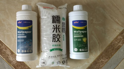 看到老师傅施工,问清楚才知道冬天贴墙纸这样是专业